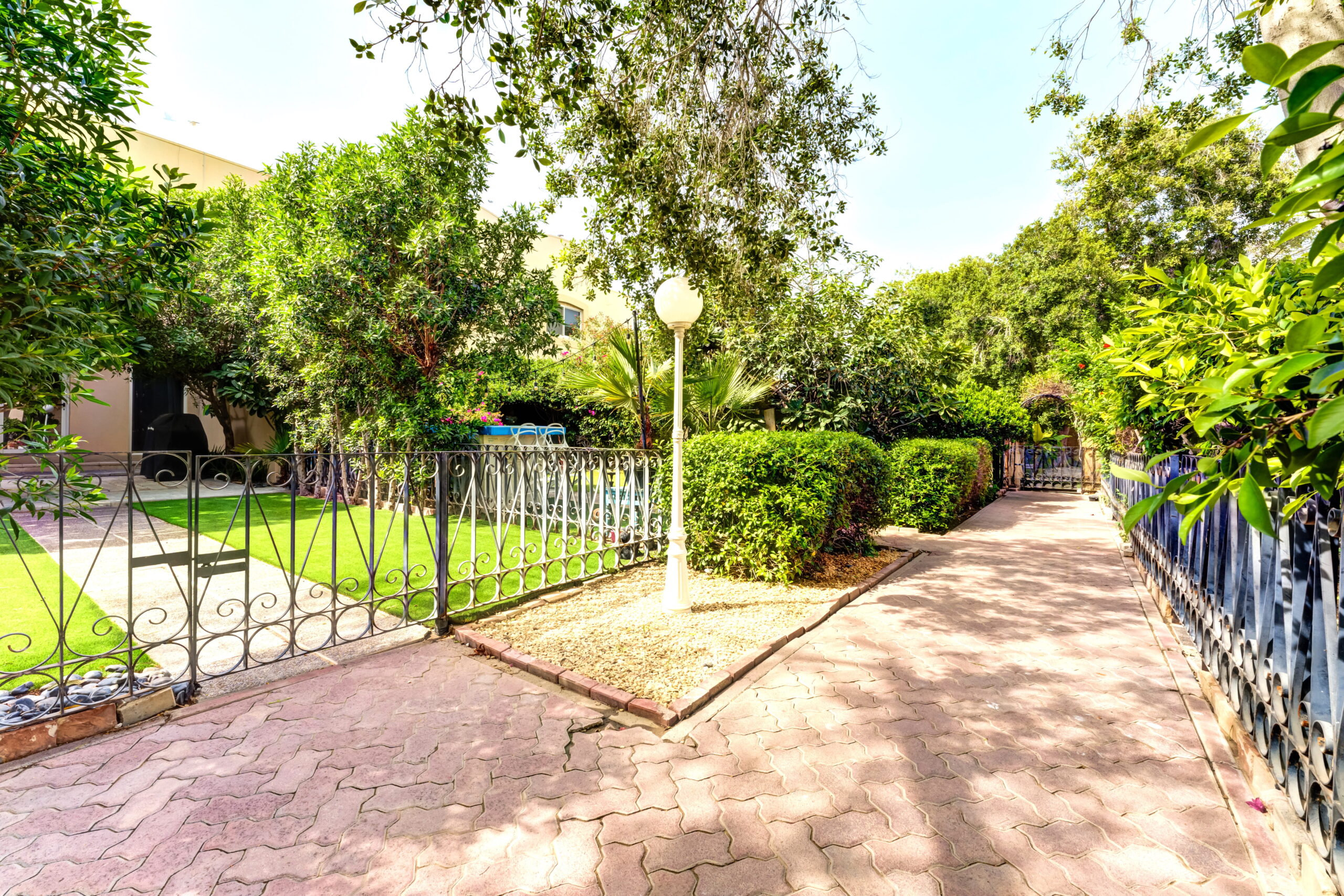 04 Walk Way to the pool