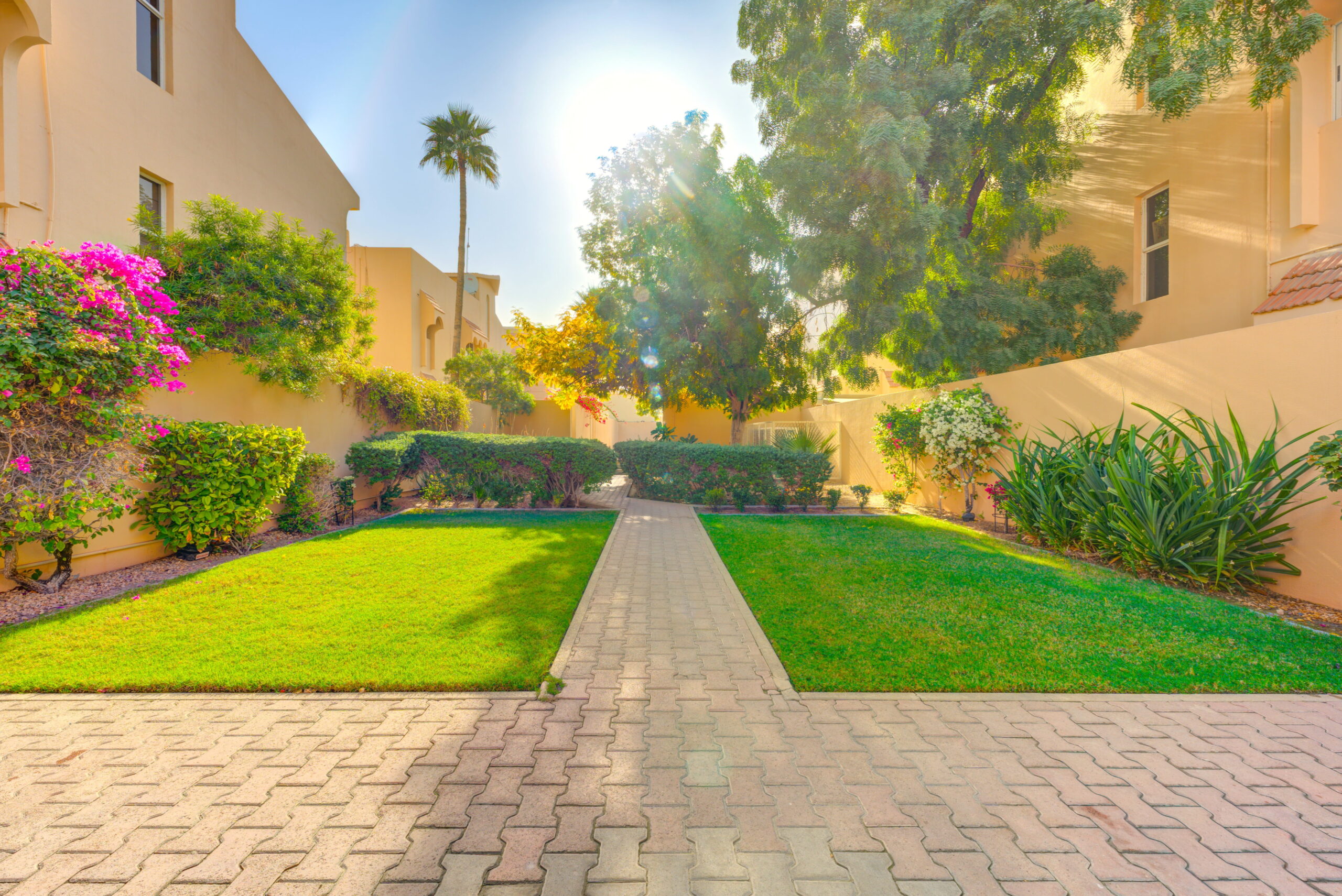 06 Gardena Area near the pool